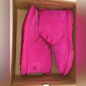Pink UGG boots minor scuffs worn maybe 3 times size 6 in women